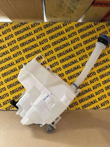 Бачок омывателя DGJ167480 Mazda