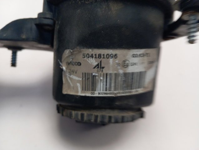 504181095 Iveco Противотуманки