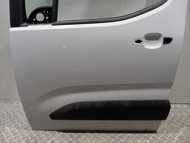 Дверь передняя левая 9843490080 Peugeot/Citroen
