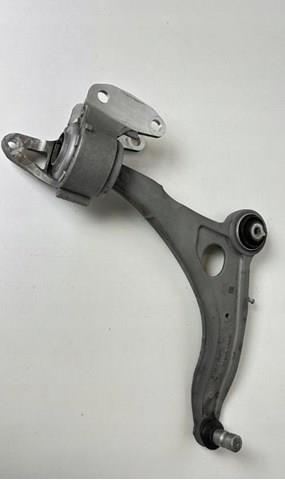 LR146037 Land Rover Рычаг передней подвески нижний, правый