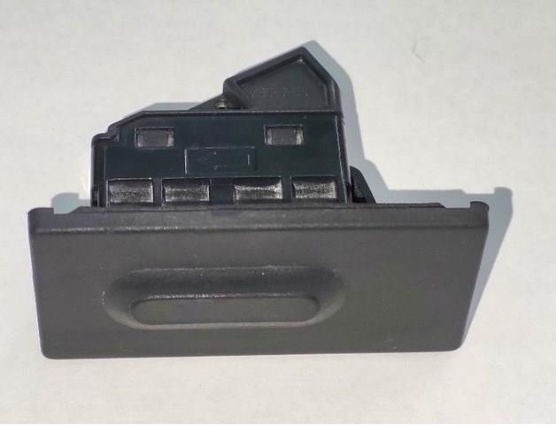 Кнопка привода замка 3/5 двери (ляды)/крышки багажника Mazda BHN1568D0B