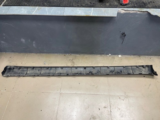 Накладка (молдинг) порога наружная правая Tesla 149774400C цена, от 60.95 USD