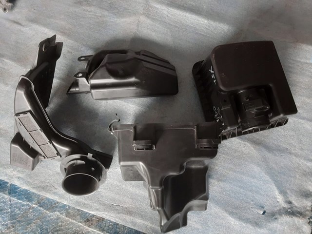 Корпус воздушного фильтра, нижняя часть Mazda PEHH133AY цена, от 51.72 USD