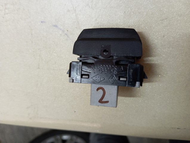 Кнопка включения парктроника на Renault Fluence B3