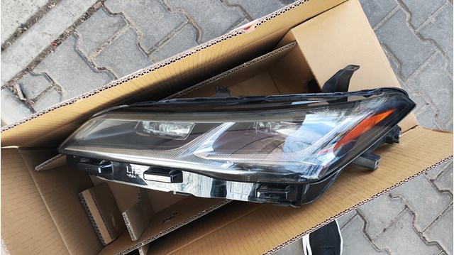 Фары Toyota 8115007210