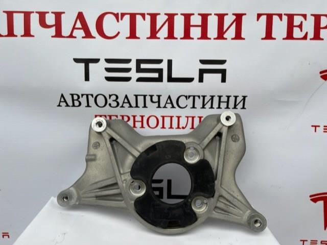 104403200C Tesla Опорный стакан пружины передней