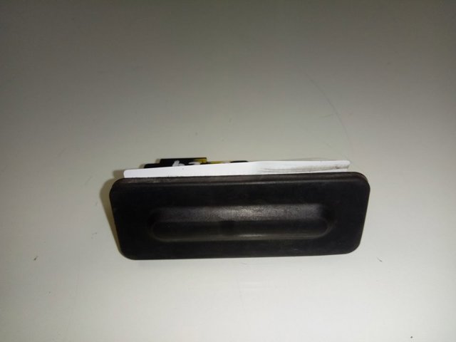 9827560380 Peugeot/Citroen Кнопка привода замка крышки багажника (двери 3/5-й (ляды)