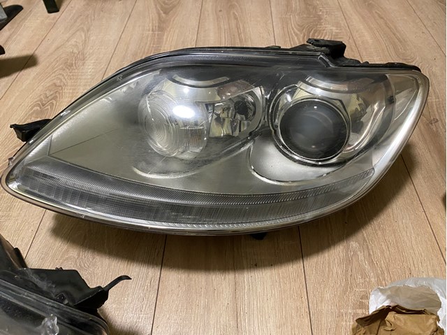 5M1941754A VAG Faro derecho original y equivalente