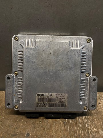 Блок управления двигателем 0281011081 Bosch