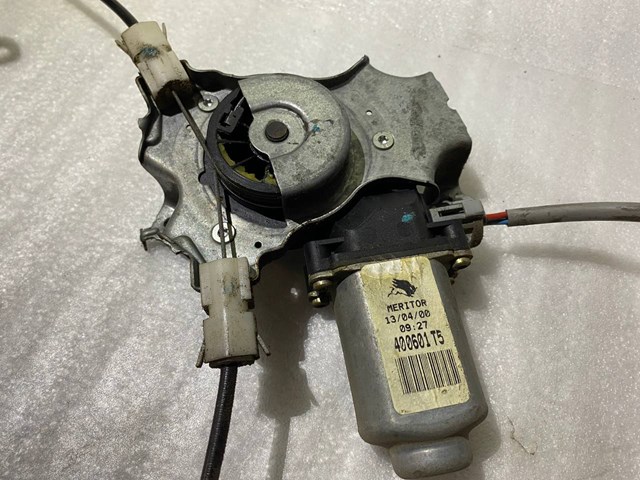 Мотор стеклоподъемника двери задней 400601T5 Nissan/Infiniti