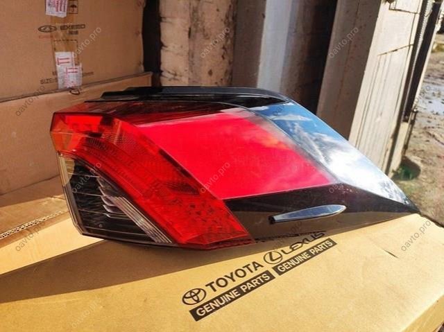 8155142230 Toyota lanterna traseira direita externa