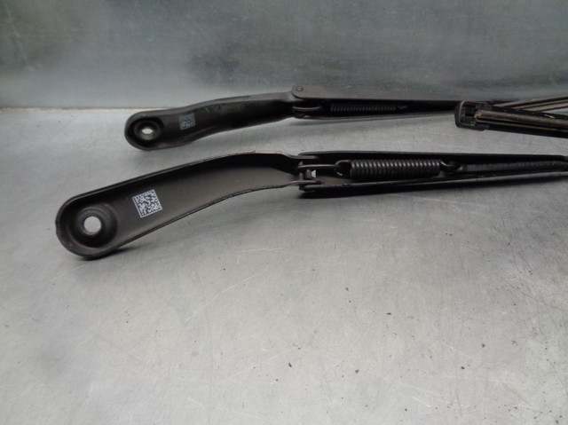 Поводок стеклоочистителя LR025118 Land Rover
