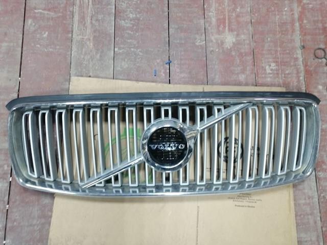 Купить 32365370 Volvo Решетка радиатора