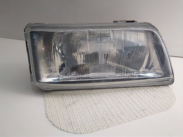 Правая фара 35680748 Fiat/Alfa/Lancia