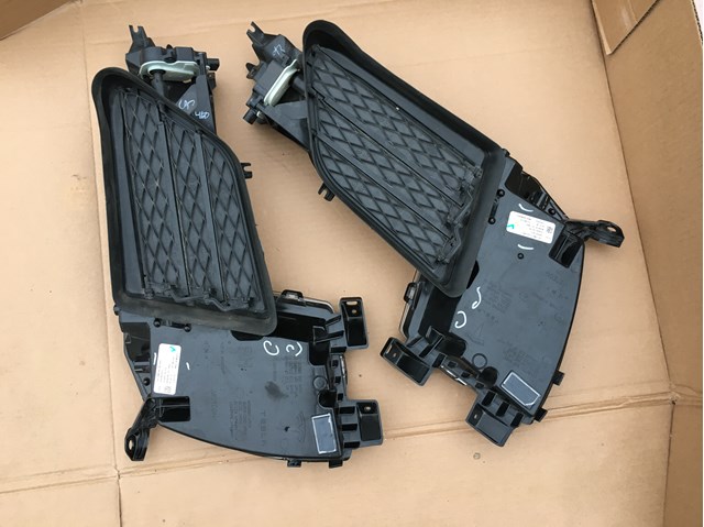 100599600D Tesla Противотуманка правая