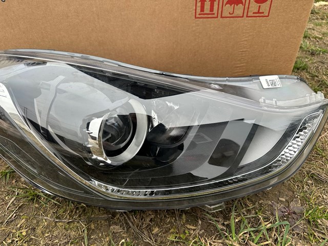 Правая фара 92102K7100 Hyundai/Kia
