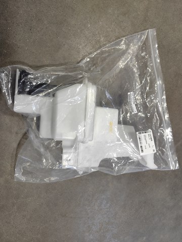 289106RR0A Nissan/Infiniti Бачок омывателя стекла