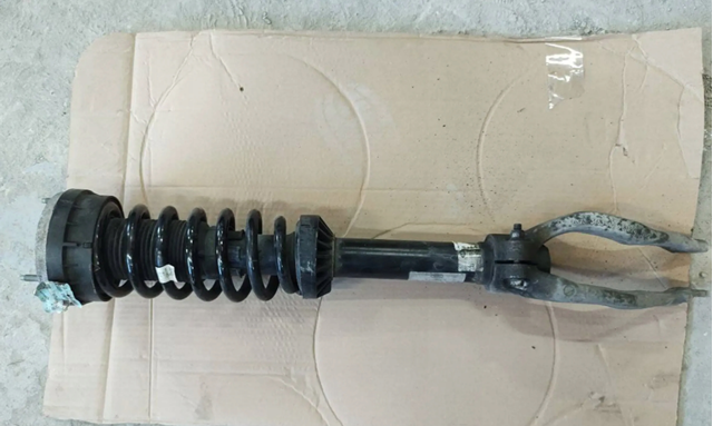 Стойка амортизатора передняя Land Rover LR090615 цена, от 345.65 USD