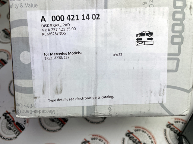 Тормозные колодки Mercedes A0004211402