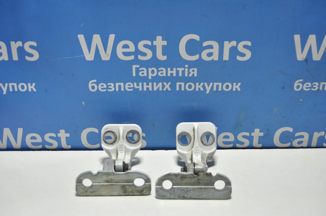 Петля двери передней правой Land Rover LR027583