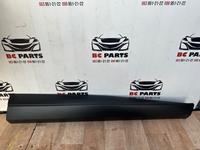 Молдинг двери передней правой 808706RR0A Nissan/Infiniti