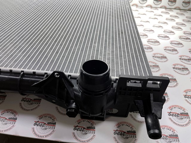 LR162127 Land Rover Радиатор основной