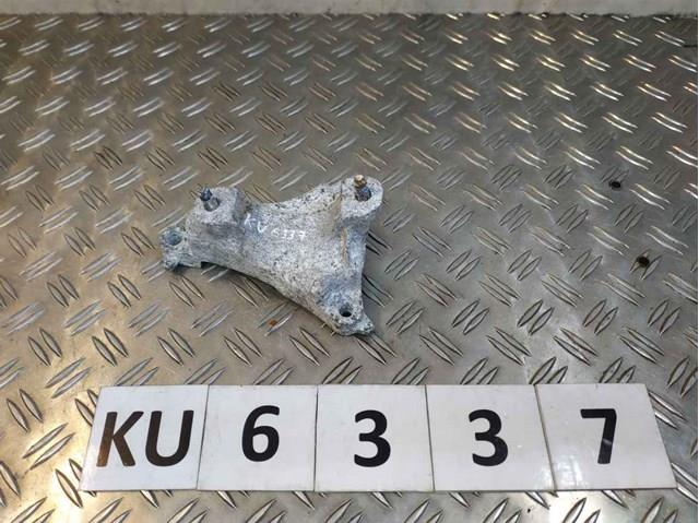 F2A425740 Mazda Опора подвесного подшипника передней полуоси