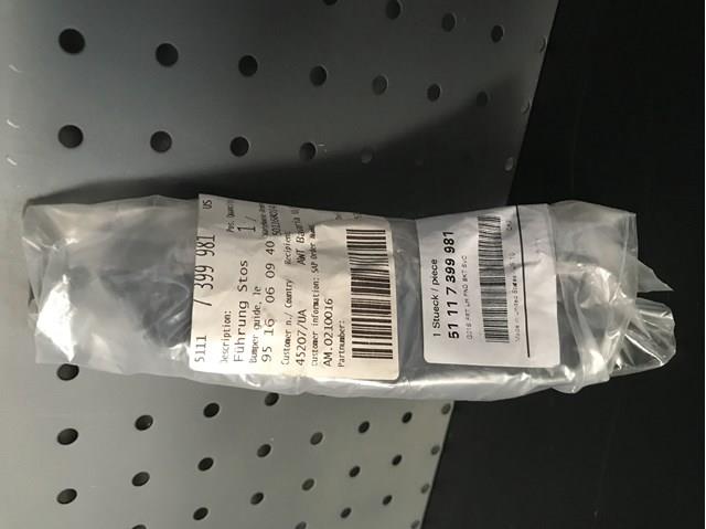 Направляющая переднего бампера правая 51117399981 BMW