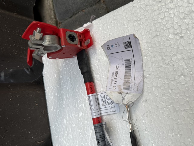 61125A690C1 BMW Cable de terminal positivo de batería original y equivalente