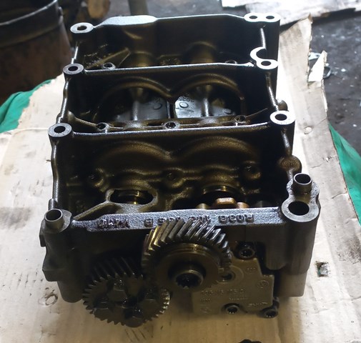Купить 03G103535B VAG Насос маслозакачивающий