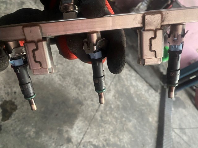 Форсунка инжектора Ford 2248272 цена, от 6.48 USD