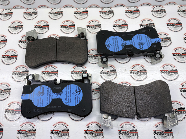 Передние тормозные колодки LR138646 Land Rover