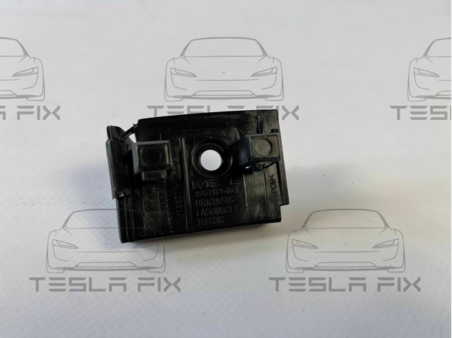 Кронштейн бампера переднего левый 108417100E Tesla