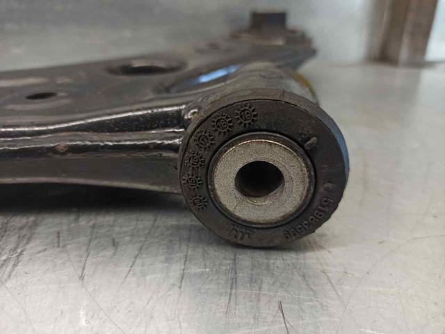 Правый рычаг передней нижней подвески Fiat/Alfa/Lancia 52082897 цена, от 76.00 USD