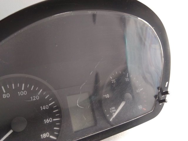 1042993 Mercedes 