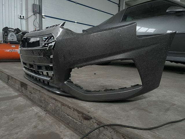 Бампер передний Amparts APAU0806