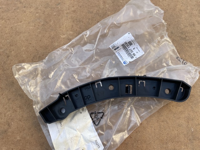 9830712980 Peugeot/Citroen Направляющая переднего бампера правая