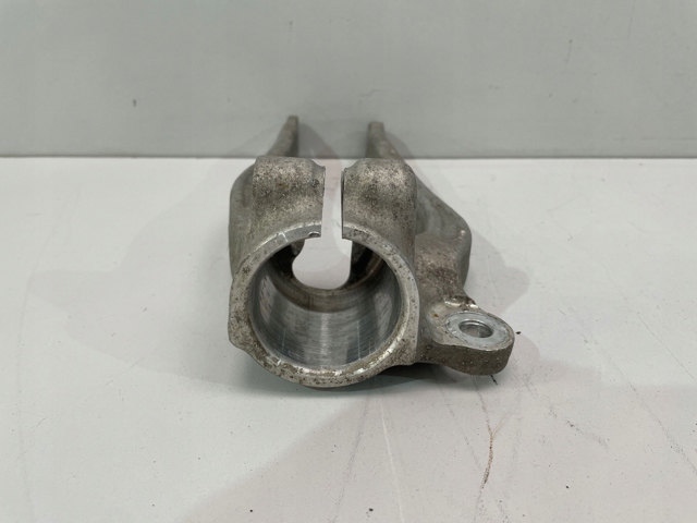 6861199 BMW Вилка амортизатора переднего нижняя левая