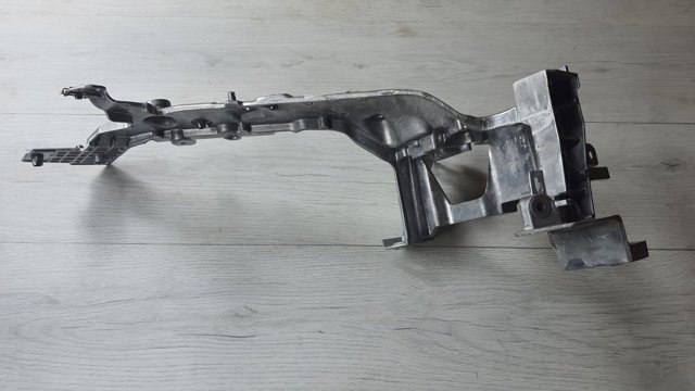 Купить 32396095 Volvo Суппорт радиатора правый (монтажная панель крепления фар)