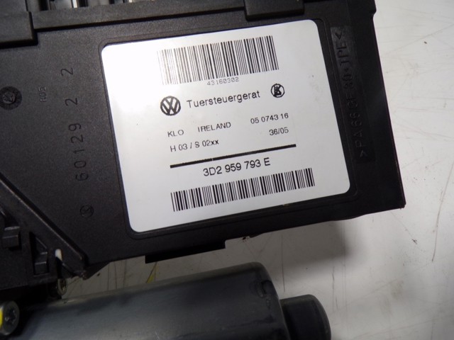 Мотор стеклоподъемника двери передней правой 95562470103 Porsche