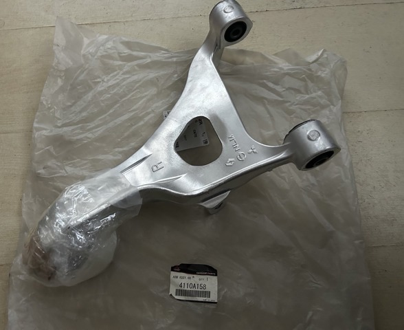 4110A158 Mitsubishi Верхний рычаг задней подвески правый