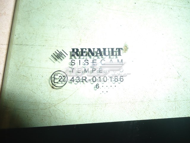 Стекло-форточка двери задней левой 822636739R Renault (RVI)