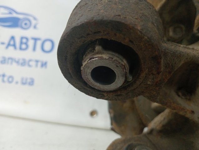 Кулак поворотный правый Subaru 28411SG000