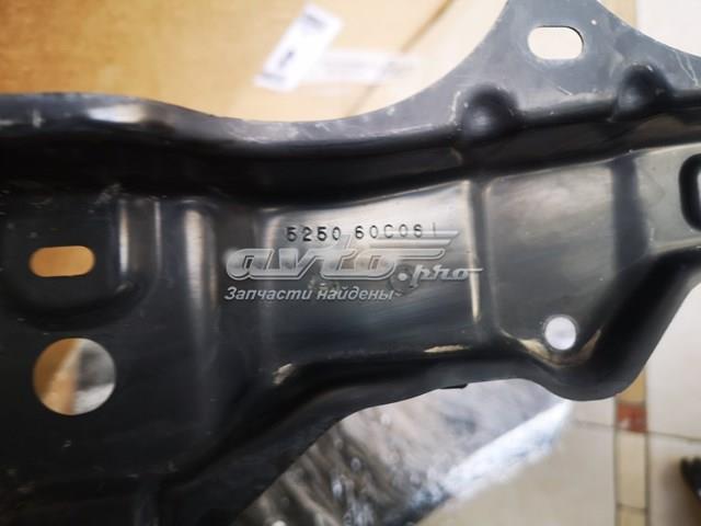 525060C061 Toyota Кронштейн бампера переднего центральный