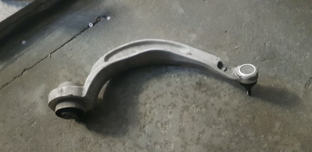 8W0407696A VAG Рычаг передней подвески нижний, правый