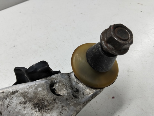 Правый рычаг передней нижней подвески Nissan/Infiniti 545001DR0A цена, от 56.43 USD