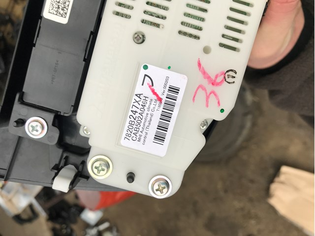 Купить 7820B247XA Mitsubishi Блок управления печкой