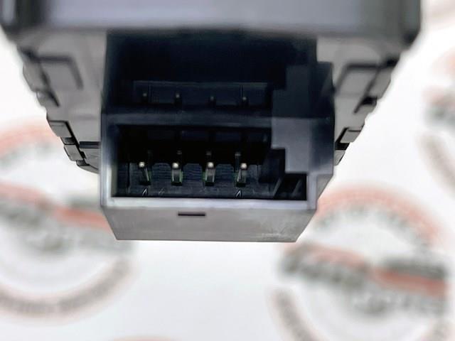 Кнопка включения мотора стеклоподъемника передняя правая Porsche 958959855DML