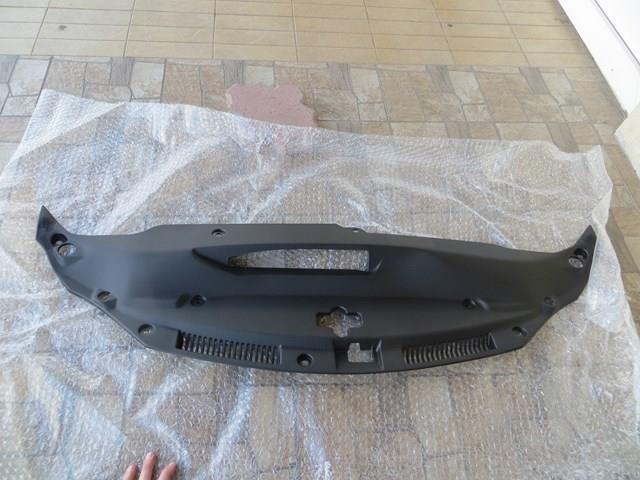 Дефлектор радиатора верхний Toyota 5329553040