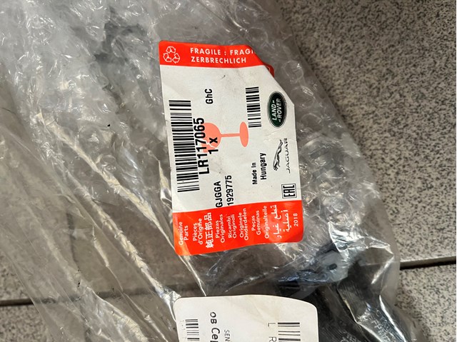  Land Rover LR117065